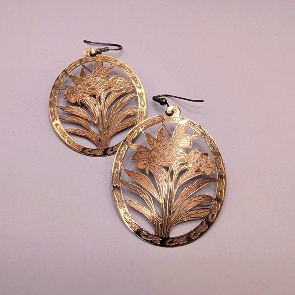 Source Unknown Jewelry - Elegant Gold Floral Earrings